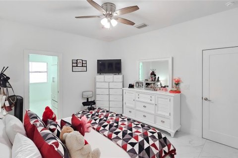 House in Lehigh Acres, Florida 3 bedrooms, 137.22 sq.m. № 1717239 - photo 3