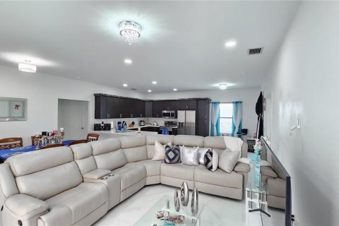 House in Lehigh Acres, Florida 3 bedrooms, 137.22 sq.m. № 1717239 - photo 22