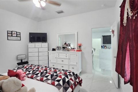 House in Lehigh Acres, Florida 3 bedrooms, 137.22 sq.m. № 1717239 - photo 4