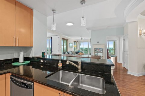 Condo in Daytona Beach, Florida, 2 bedrooms  № 1555027 - photo 19