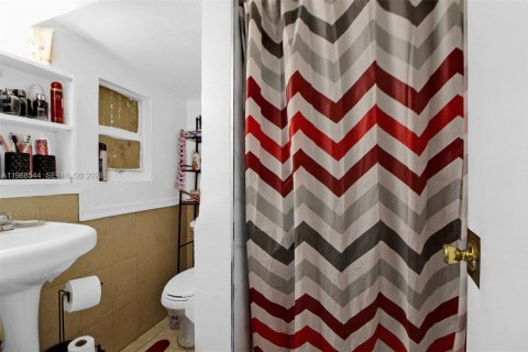 Купить виллу или дом в Майами, Флорида 5 спален, 121.79м2, № 2050691 - фото 10