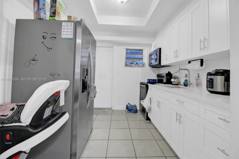 Купить виллу или дом в Майами, Флорида 5 спален, 121.79м2, № 2050691 - фото 28