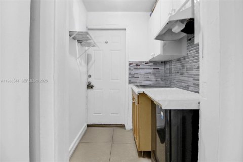 Купить виллу или дом в Майами, Флорида 5 спален, 121.79м2, № 2050691 - фото 20