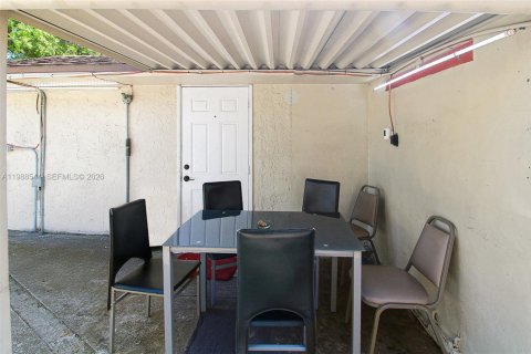 Купить виллу или дом в Майами, Флорида 5 спален, 121.79м2, № 2050691 - фото 27