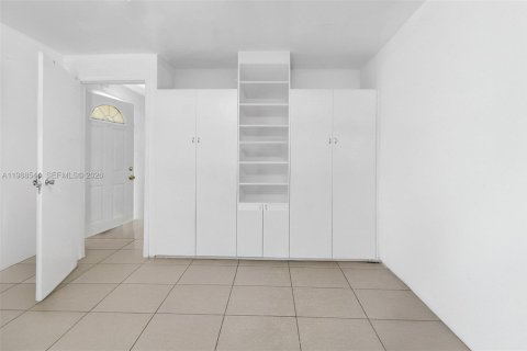 Купить виллу или дом в Майами, Флорида 5 спален, 121.79м2, № 2050691 - фото 15