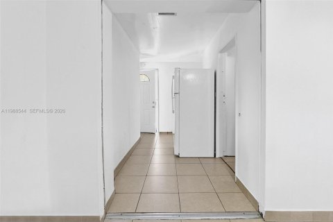 Купить виллу или дом в Майами, Флорида 5 спален, 121.79м2, № 2050691 - фото 25