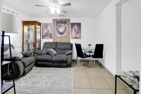 Купить виллу или дом в Майами, Флорида 5 спален, 121.79м2, № 2050691 - фото 22