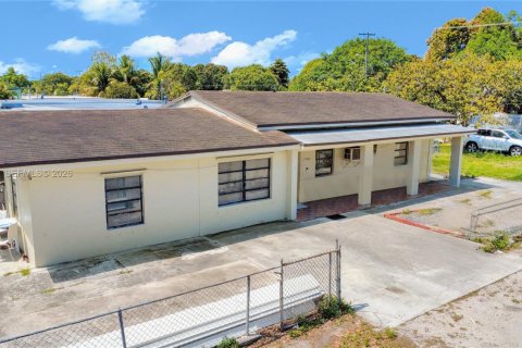 Купить виллу или дом в Майами, Флорида 5 спален, 121.79м2, № 2050691 - фото 2