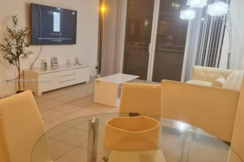 Condo in Surfside, Florida, 1 bedroom  № 1978151 - photo 4