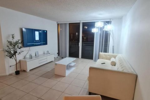 Condo in Surfside, Florida, 1 bedroom  № 1978151 - photo 5