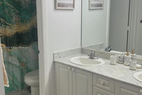 Condo in Surfside, Florida, 1 bedroom  № 1978151 - photo 6