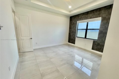 House in Miramar, Florida 3 bedrooms, 190.17 sq.m. № 1942734 - photo 11