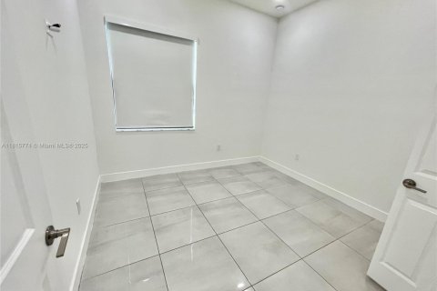 House in Miramar, Florida 3 bedrooms, 190.17 sq.m. № 1942734 - photo 16