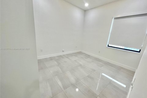 House in Miramar, Florida 3 bedrooms, 190.17 sq.m. № 1942734 - photo 20