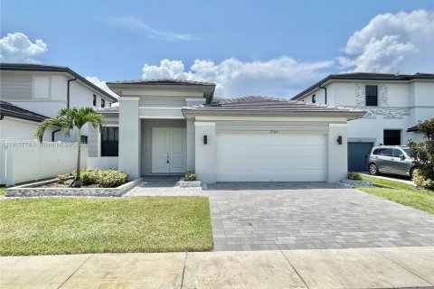 House in Miramar, Florida 3 bedrooms, 190.17 sq.m. № 1942734 - photo 1