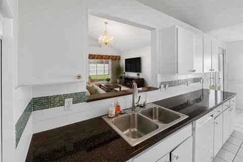 House in Ocala, Florida 2 bedrooms, 117.99 sq.m. № 2206624 - photo 11