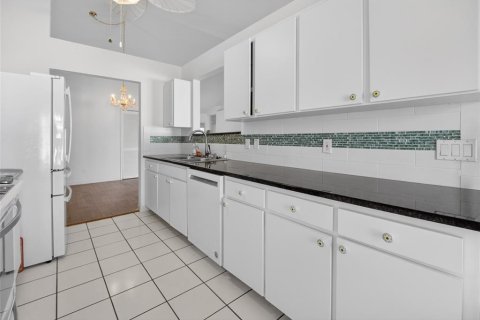 House in Ocala, Florida 2 bedrooms, 117.99 sq.m. № 2206624 - photo 9