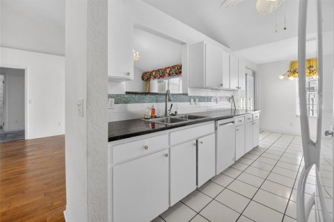 House in Ocala, Florida 2 bedrooms, 117.99 sq.m. № 2206624 - photo 8