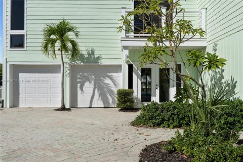 Villa ou maison à vendre à Fort Myers, Floride: 4 chambres, 436.55 m2 № 1966246 - photo 4