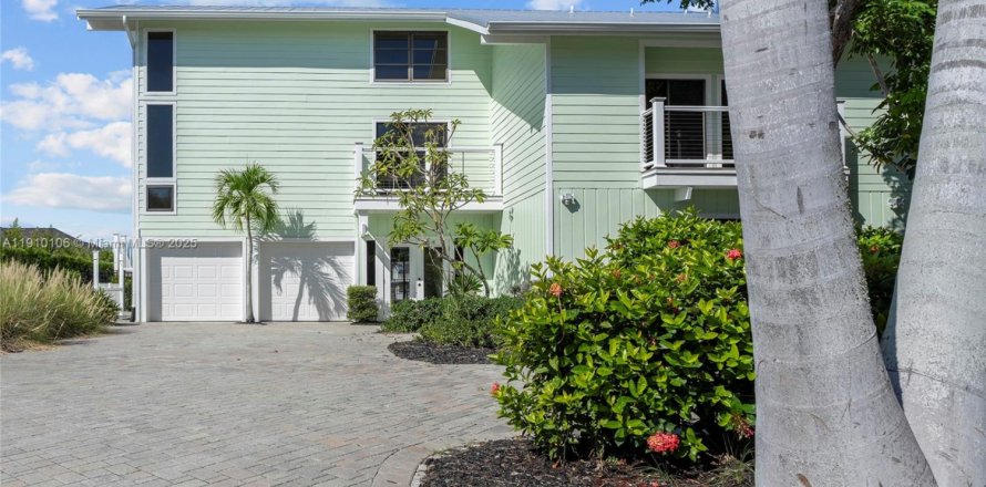 Villa ou maison à Fort Myers, Floride 4 chambres, 436.55 m2 № 1966246