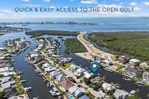 Villa ou maison à vendre à Fort Myers, Floride: 4 chambres, 436.55 m2 № 1966246 - photo 3