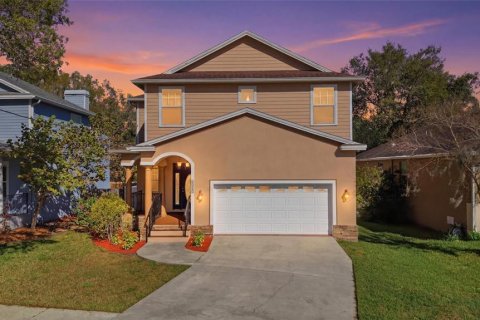 House in Tampa, Florida 4 bedrooms, 212.37 sq.m. № 2102672