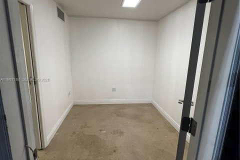 Immobilier commercial à vendre à Doral, Floride № 2046634 - photo 10