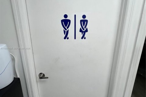 Immobilier commercial à vendre à Doral, Floride № 2046634 - photo 21