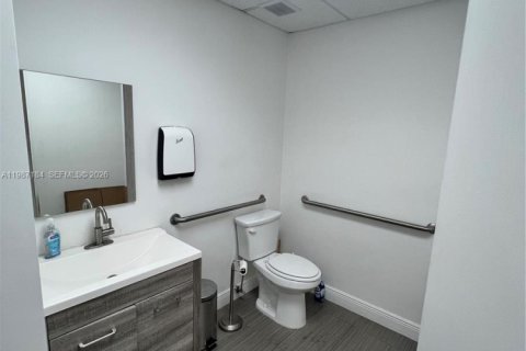 Immobilier commercial à vendre à Doral, Floride № 2046634 - photo 20