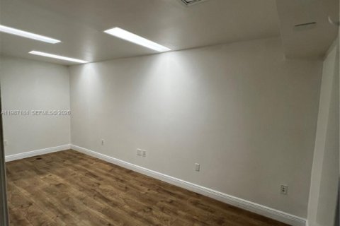 Immobilier commercial à vendre à Doral, Floride № 2046634 - photo 7