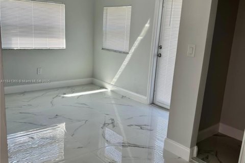 House in Plantation, Florida 4 bedrooms, 108.7 sq.m. № 1833938 - photo 8