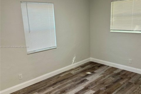 House in Plantation, Florida 4 bedrooms, 108.7 sq.m. № 1833938 - photo 13