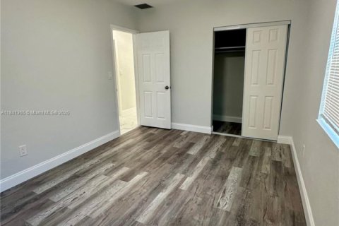 House in Plantation, Florida 4 bedrooms, 108.7 sq.m. № 1833938 - photo 6