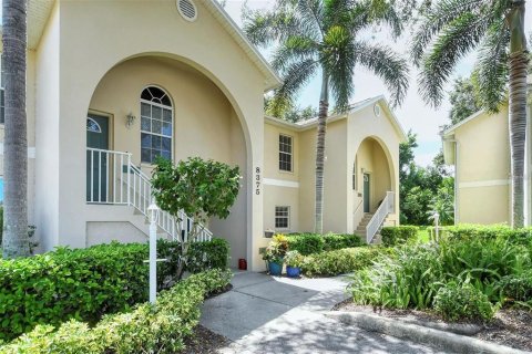 Condominio en alquiler en Sarasota, Florida, 2 dormitorios, 99.22 m2 № 1766998 - foto 1