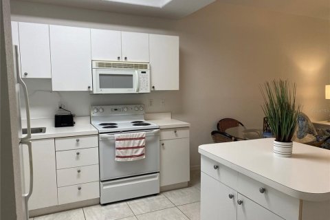 Condominio en alquiler en Sarasota, Florida, 2 dormitorios, 99.22 m2 № 1766998 - foto 3