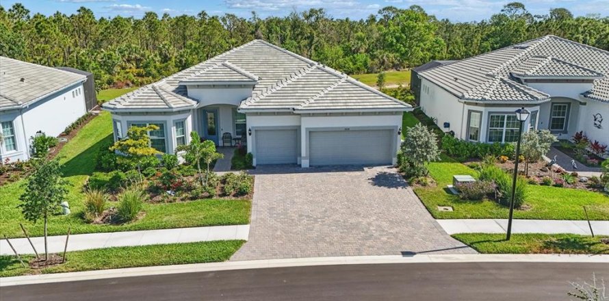 House in Englewood, Florida 3 bedrooms, 229.56 sq.m. № 1718802