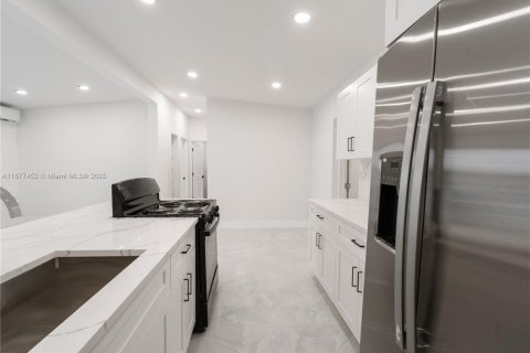 Купить виллу или дом в Помпано-Бич, Флорида 3 спальни, 113.9м2, № 1923086 - фото 8