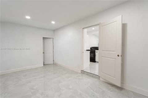 Купить виллу или дом в Помпано-Бич, Флорида 3 спальни, 113.9м2, № 1923086 - фото 18