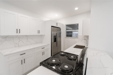 Купить виллу или дом в Помпано-Бич, Флорида 3 спальни, 113.9м2, № 1923086 - фото 7