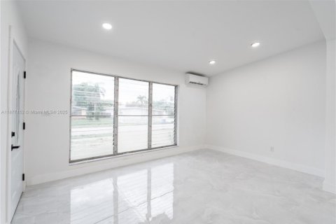 Купить виллу или дом в Помпано-Бич, Флорида 3 спальни, 113.9м2, № 1923086 - фото 5