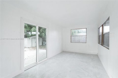 Купить виллу или дом в Помпано-Бич, Флорида 3 спальни, 113.9м2, № 1923086 - фото 22