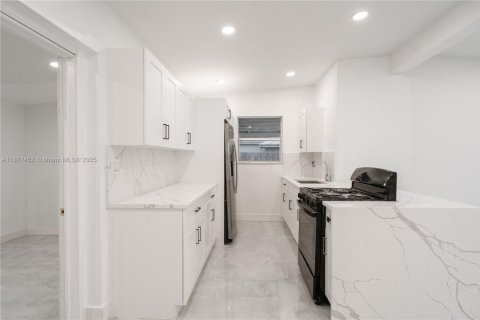 Купить виллу или дом в Помпано-Бич, Флорида 3 спальни, 113.9м2, № 1923086 - фото 6