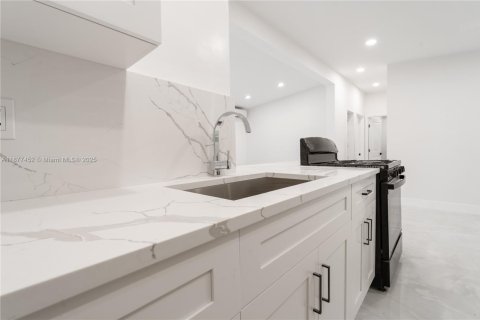 Купить виллу или дом в Помпано-Бич, Флорида 3 спальни, 113.9м2, № 1923086 - фото 9