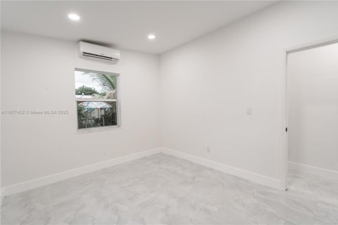 Купить виллу или дом в Помпано-Бич, Флорида 3 спальни, 113.9м2, № 1923086 - фото 12