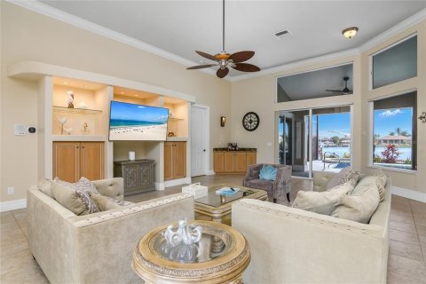 House in Cape Coral, Florida 3 bedrooms, 190.54 sq.m. № 1673108 - photo 13