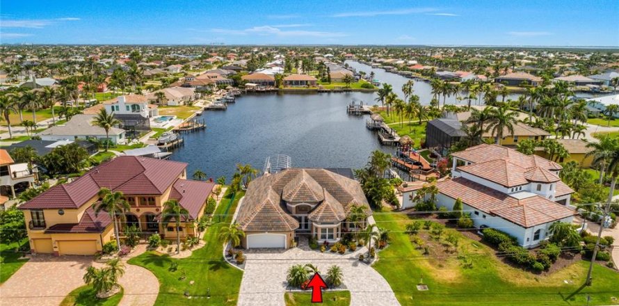 House in Cape Coral, Florida 3 bedrooms, 190.54 sq.m. № 1673108