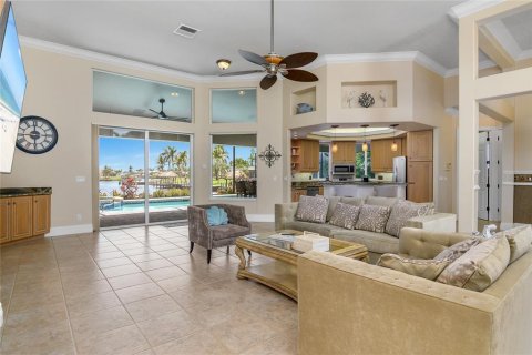 House in Cape Coral, Florida 3 bedrooms, 190.54 sq.m. № 1673108 - photo 12