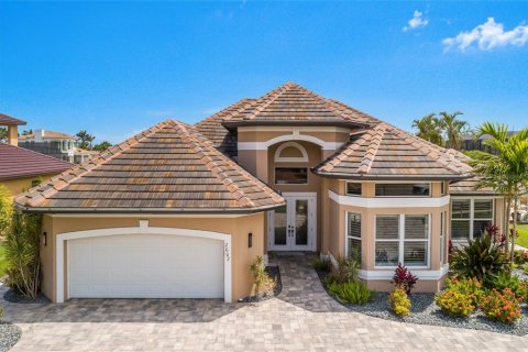House in Cape Coral, Florida 3 bedrooms, 190.54 sq.m. № 1673108 - photo 5