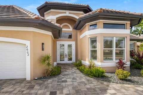 House in Cape Coral, Florida 3 bedrooms, 190.54 sq.m. № 1673108 - photo 8