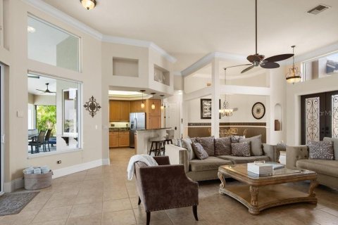 House in Cape Coral, Florida 3 bedrooms, 190.54 sq.m. № 1673108 - photo 14
